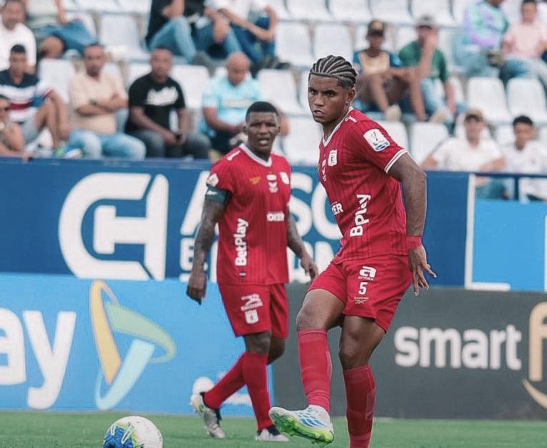 América rescata un empate agónico en su visita a Jaguares
