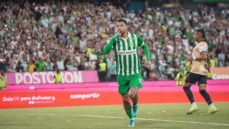 Nacional celebra por duplicado: presenta ante los hinchas a James Rodríguez y vence a Águilas Doradas