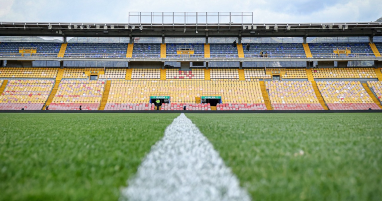 Sanciones de DIMAYOR contra Santa Fe y América por batalla campal en El Campín