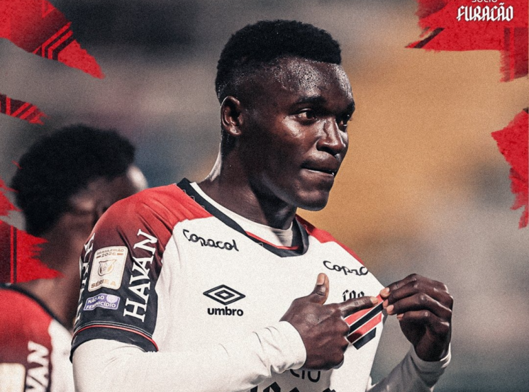 Kevin Viveros marca doblete y se convierte en el segundo máximo goleador extranjero en la historia del Athletico Paranaense