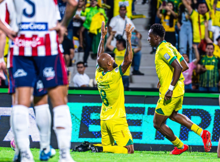 Con un jugador menos, Bucaramanga consigue heroico triunfo ante Junior y lo deja en cuidados intensivos